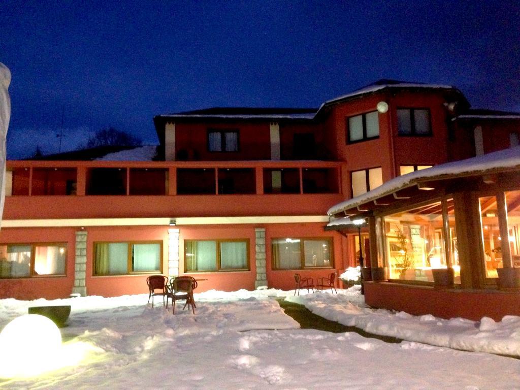 Hotel Del Lago Puigcerda Bagian luar foto