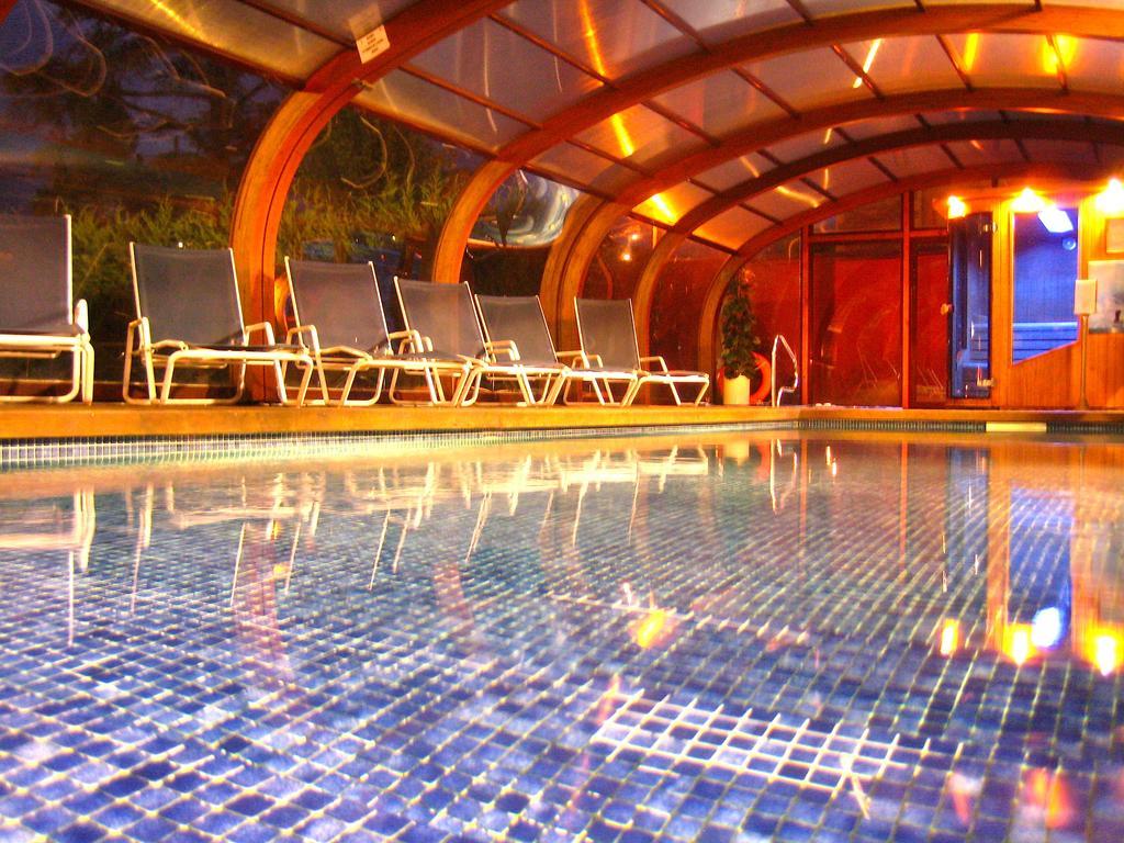 Hotel Del Lago Puigcerda Bagian luar foto